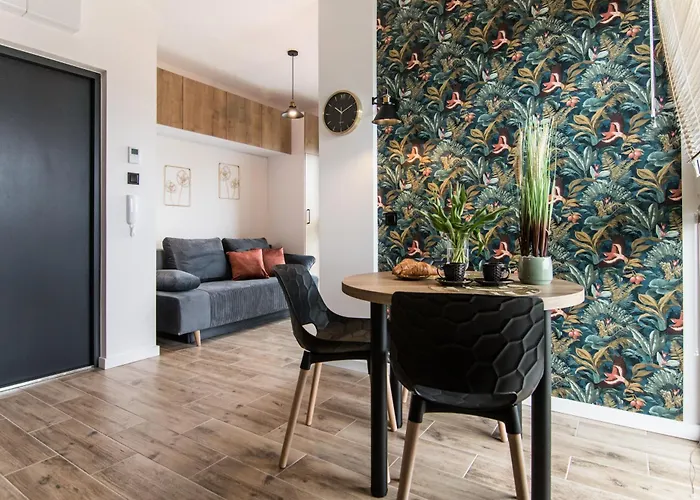 Parrot - 77 Apartments Wigury Street