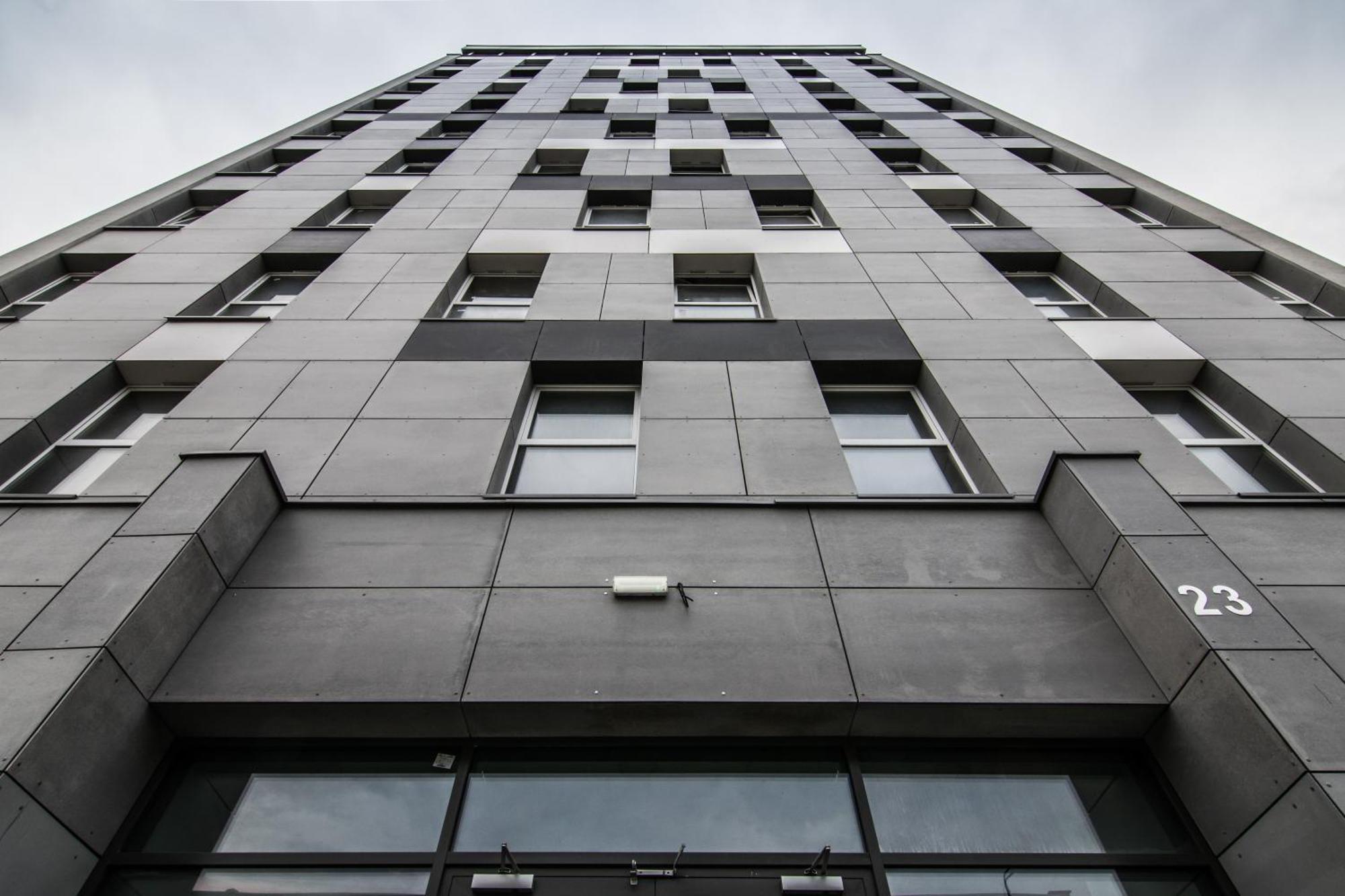 Parrot - 77 Wigury Street *