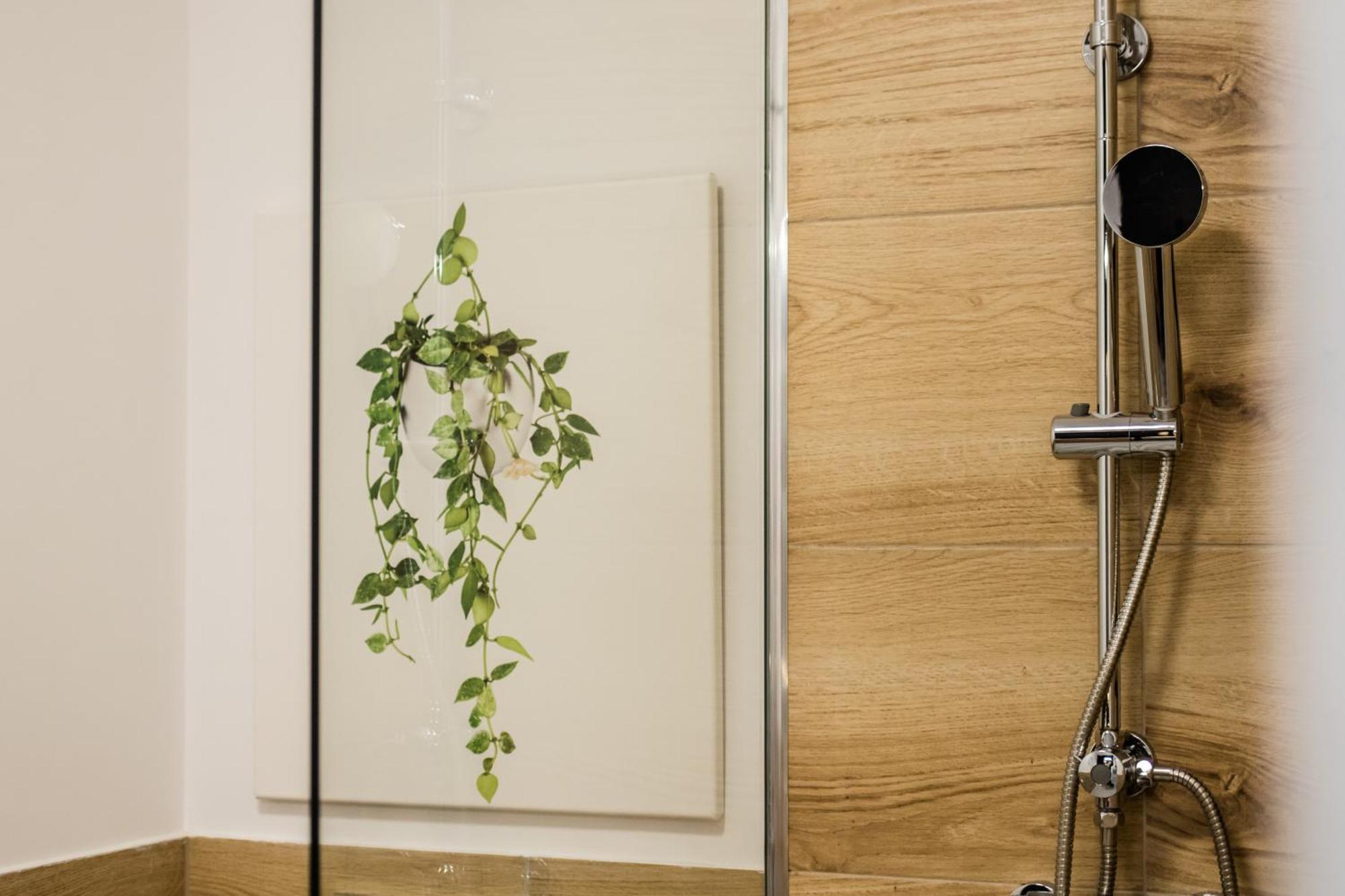Apartment Parrot - 77 Wigury Street *