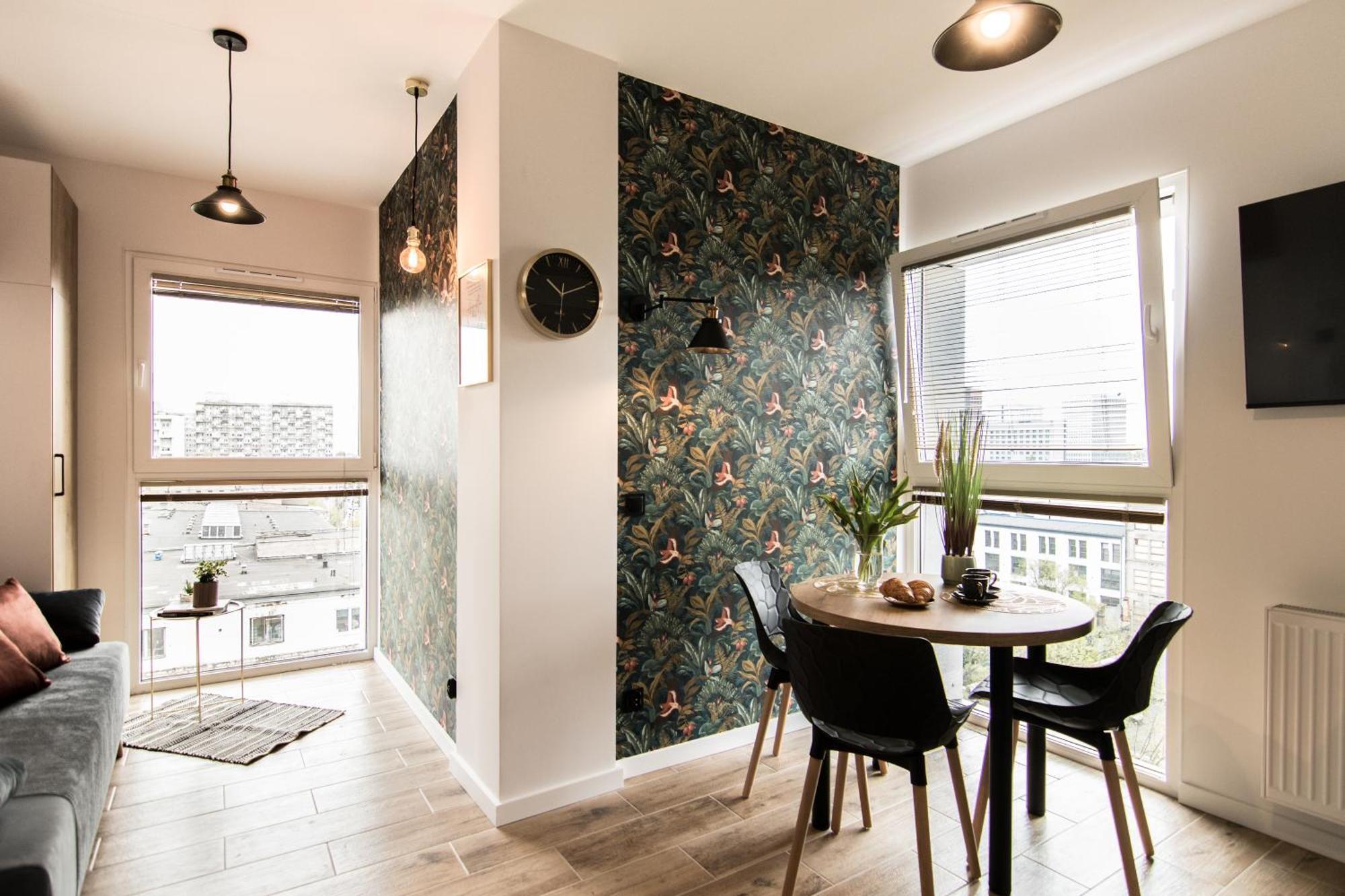 Parrot - 77 Wigury Street